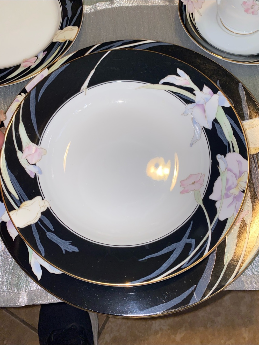 Vintage Discontinued Mikasa Charisma Black Floral Dinnerware Set 5-Piece Setting - Picture 6 of 7